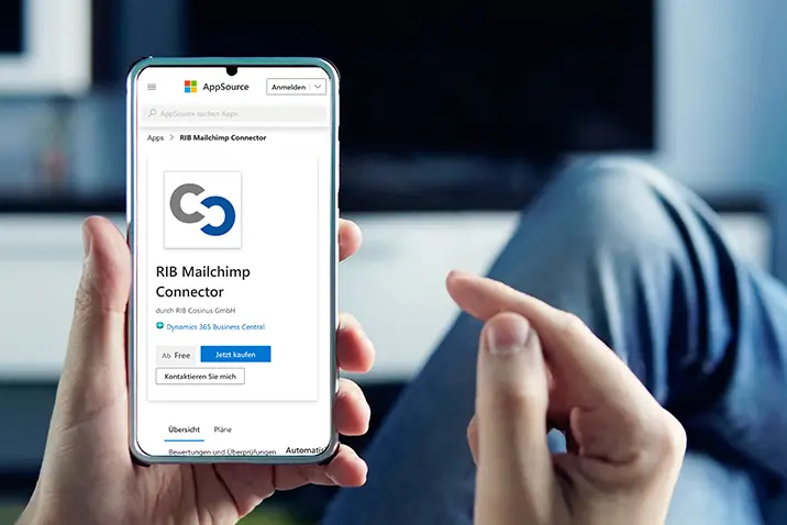 Smartphone zeigt den RIB Mailchimp Connector im Microsoft AppSource