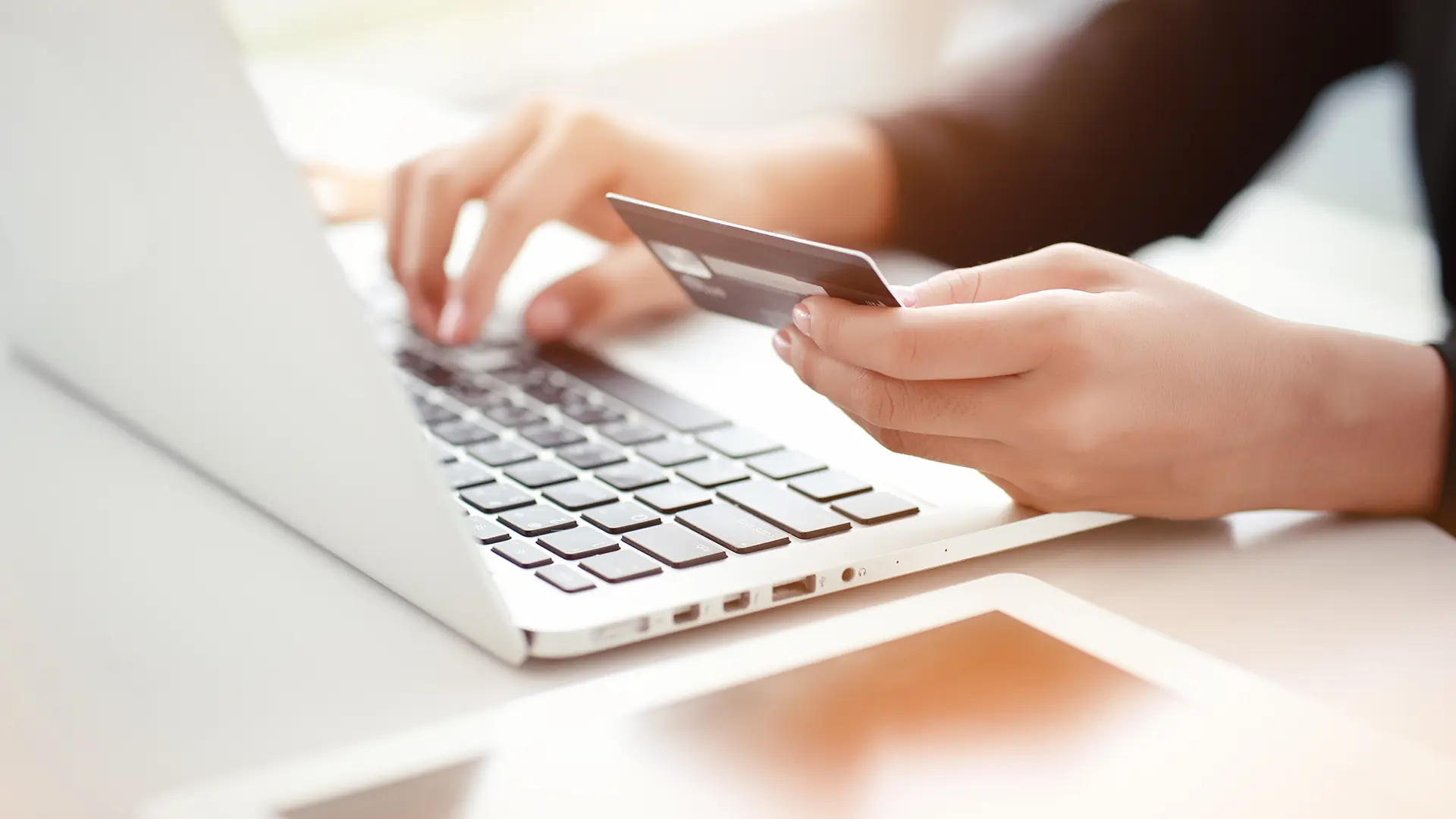 Headerbild zum E-Commerce und digitalen Verkaufsprozessen