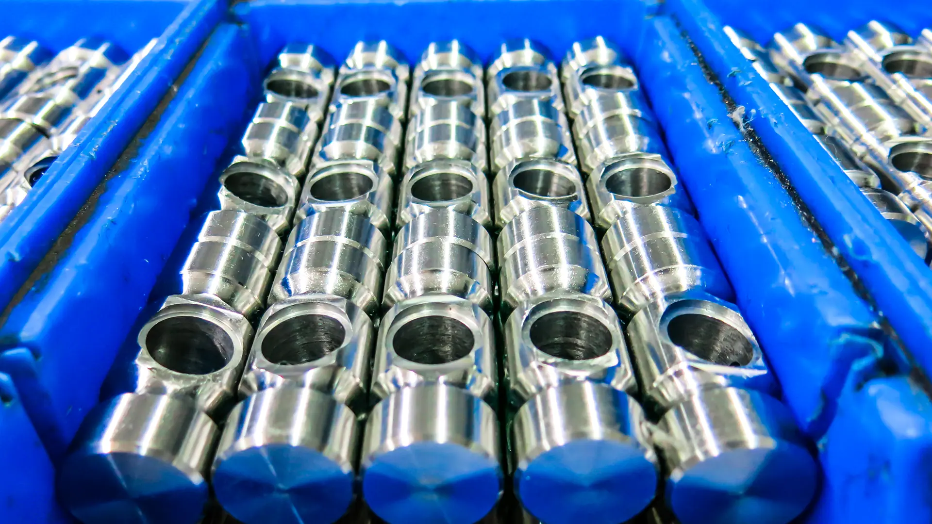 Headerbild zur Metallverarbeitung in der Industrie