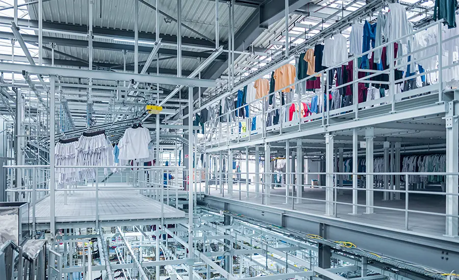 Automatisierte Förderanlage für Berufskleidung